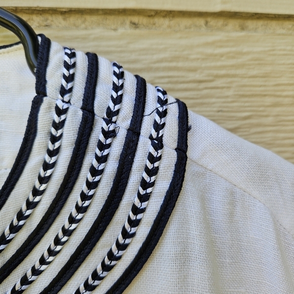 Banana Republic white linen tunic with blue accent embroidery size large - Picture 7 of 9